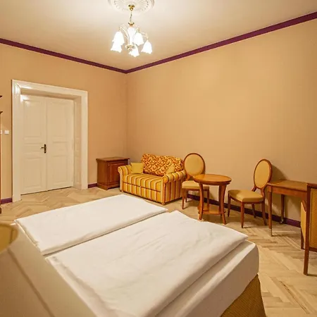 4 Bedrooms 130m2 At The Main Square Lägenhet Prag