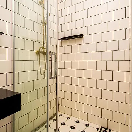 4 Bedrooms 130m2 At The Main Square Apartament Praga