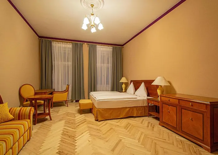 Appartement 4 Bedrooms 130m2 At The Main Square Praag