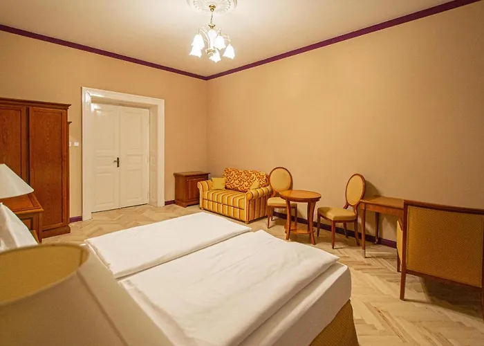 4 Bedrooms 130m2 At The Main Square Appartement Praag