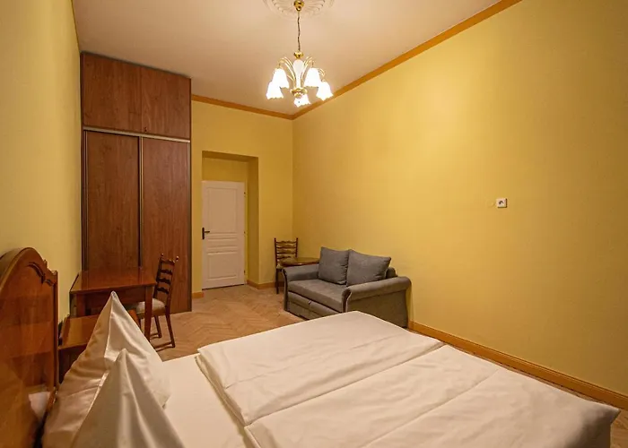 4 Bedrooms 130m2 At The Main Square Appartement Praag