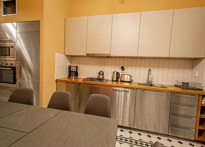 Appartement 4 Bedrooms 130m2 At The Main Square *