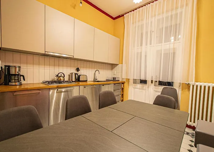 4 Bedrooms 130m2 At The Main Square Praag