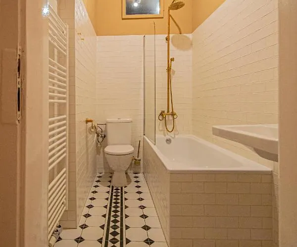 4 Bedrooms 130m2 At The Main Square Appartement Praag