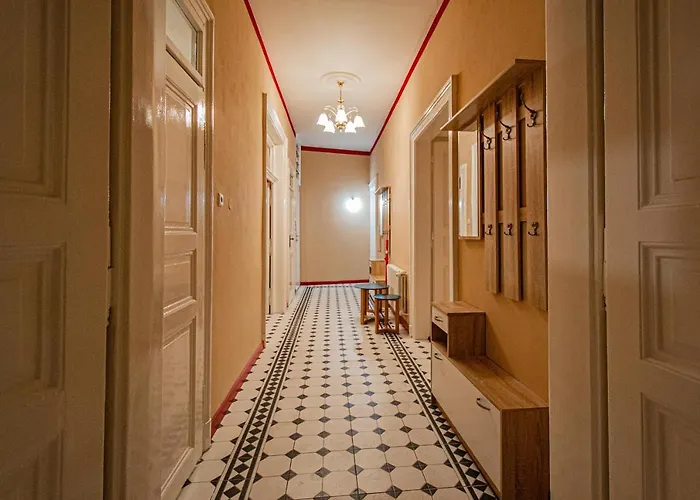 Appartement 4 Bedrooms 130m2 At The Main Square Praag
