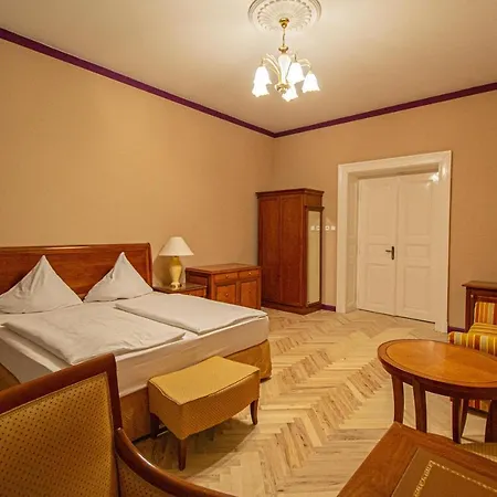 4 Bedrooms 130m2 At The Main Square プラハ
